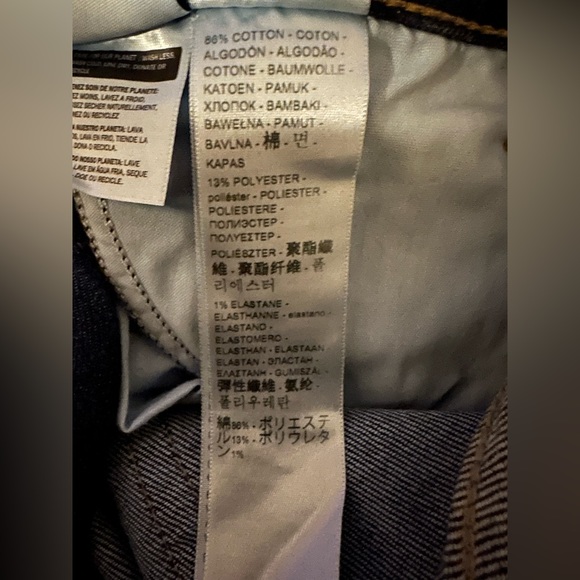 Levi's High-Rise Mom Jeans - Picture 11 of 12